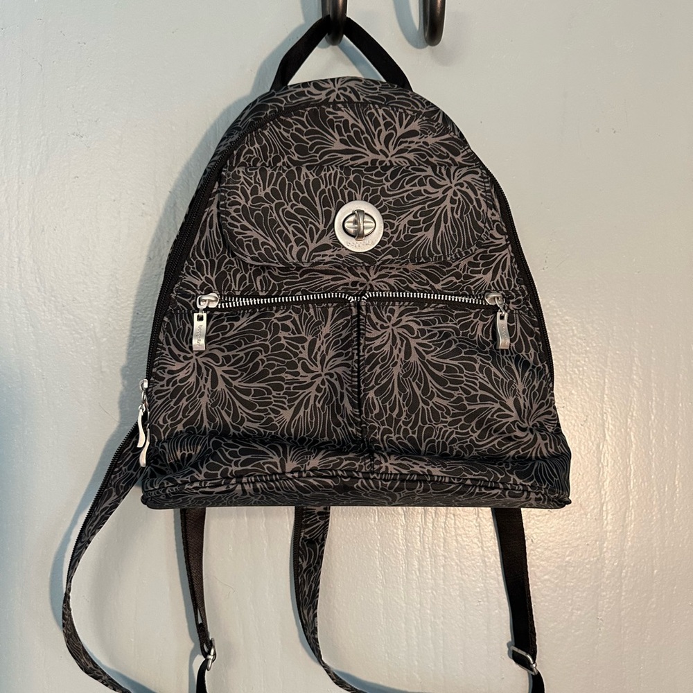 Baggallini black/gray print backpack, Used once